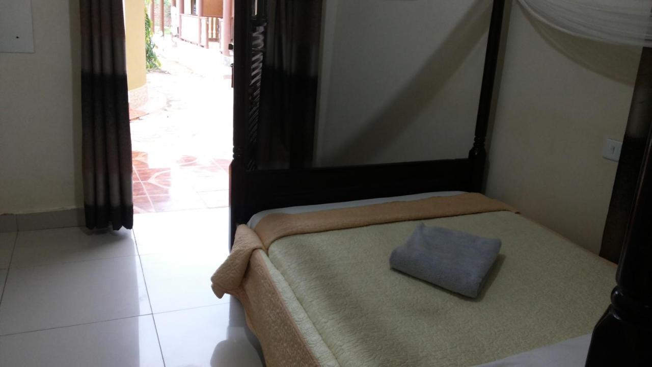 Kalalo Cottage Inn Pakwach Ngoại thất bức ảnh