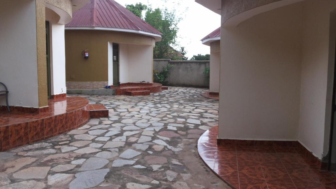 Kalalo Cottage Inn Pakwach Ngoại thất bức ảnh