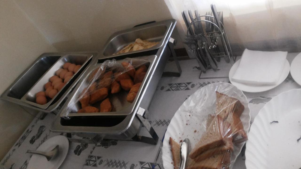 Kalalo Cottage Inn Pakwach Ngoại thất bức ảnh